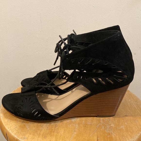 JustFab Black Wedge Sandals— Size 8.5 - Picture 7 of 9